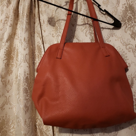 Kenneth Cole reaction - Picture 2 of 4